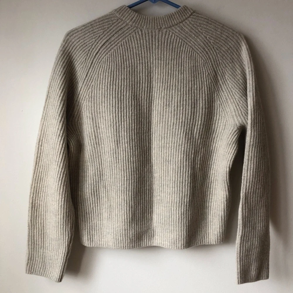Uniqlo U ribbed wool sweater crewneck oatmeal color. - Picture 4 of 7